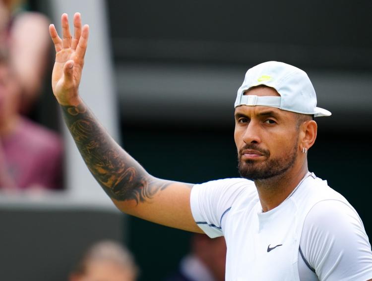 关于法国网球队逆转日本网球队，克耶高斯送出助攻的信息