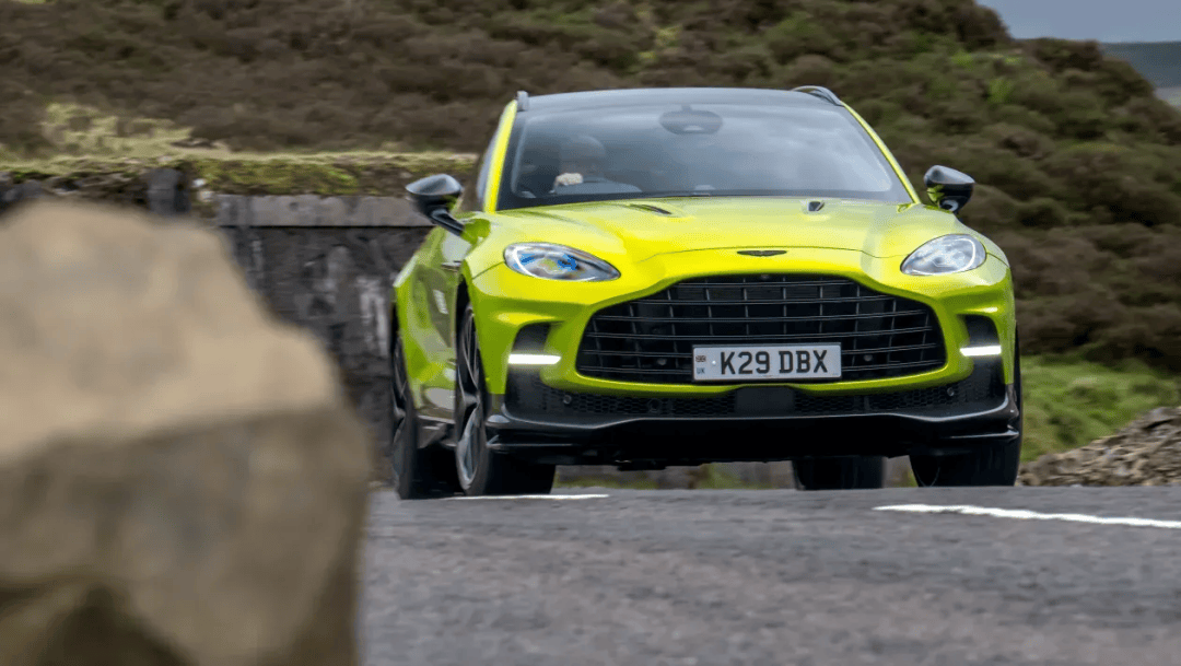 阿斯顿马丁鏖战迈凯伦,周冠宇统治全场 阿斯顿马丁鏖战迈凯伦,周冠宇统治全场