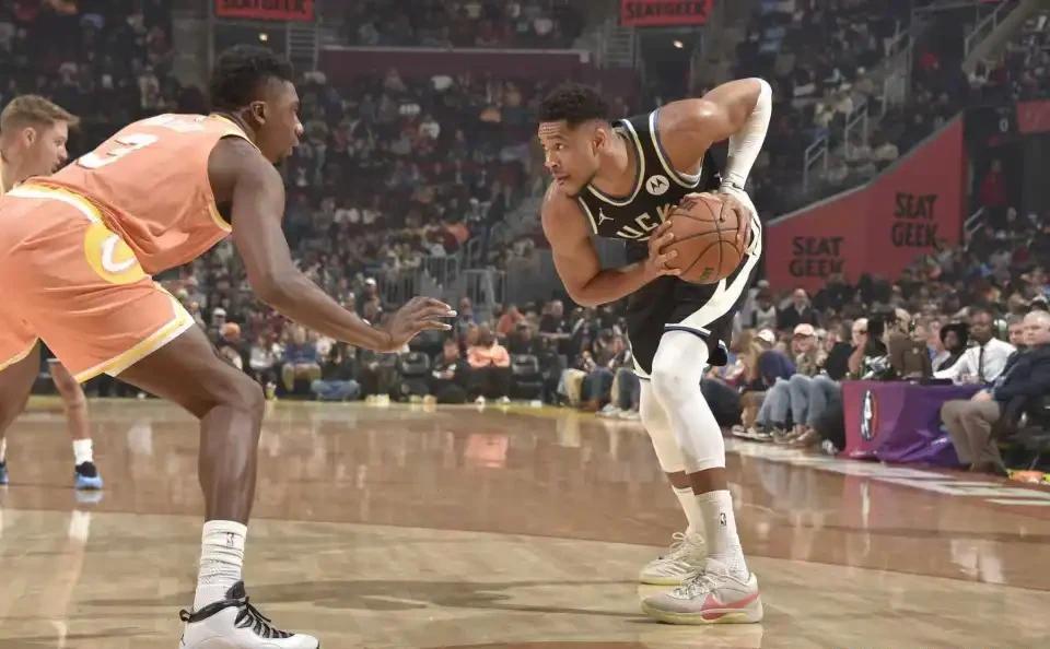 勇士碾压雄鹿,米切尔关键制胜 勇士碾压雄鹿,米切尔关键制胜