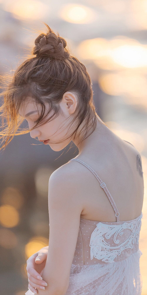 你提到的布伦森关键进球实际上是一个极为巧妙且富有戏剧性的假设—它让篮球场上的超级巨星，跨界决定了足球世界最著名对决的胜负。这种不可能的场景，恰恰构成了其唯一性的核心