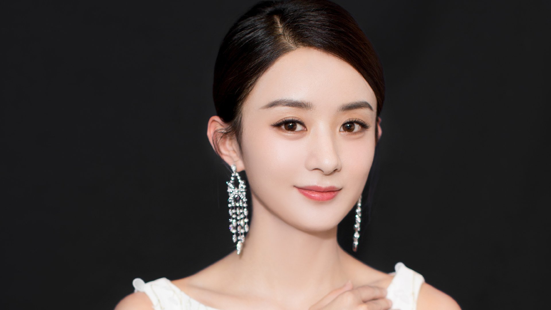 黎明，托尼将整座城市扛在肩上